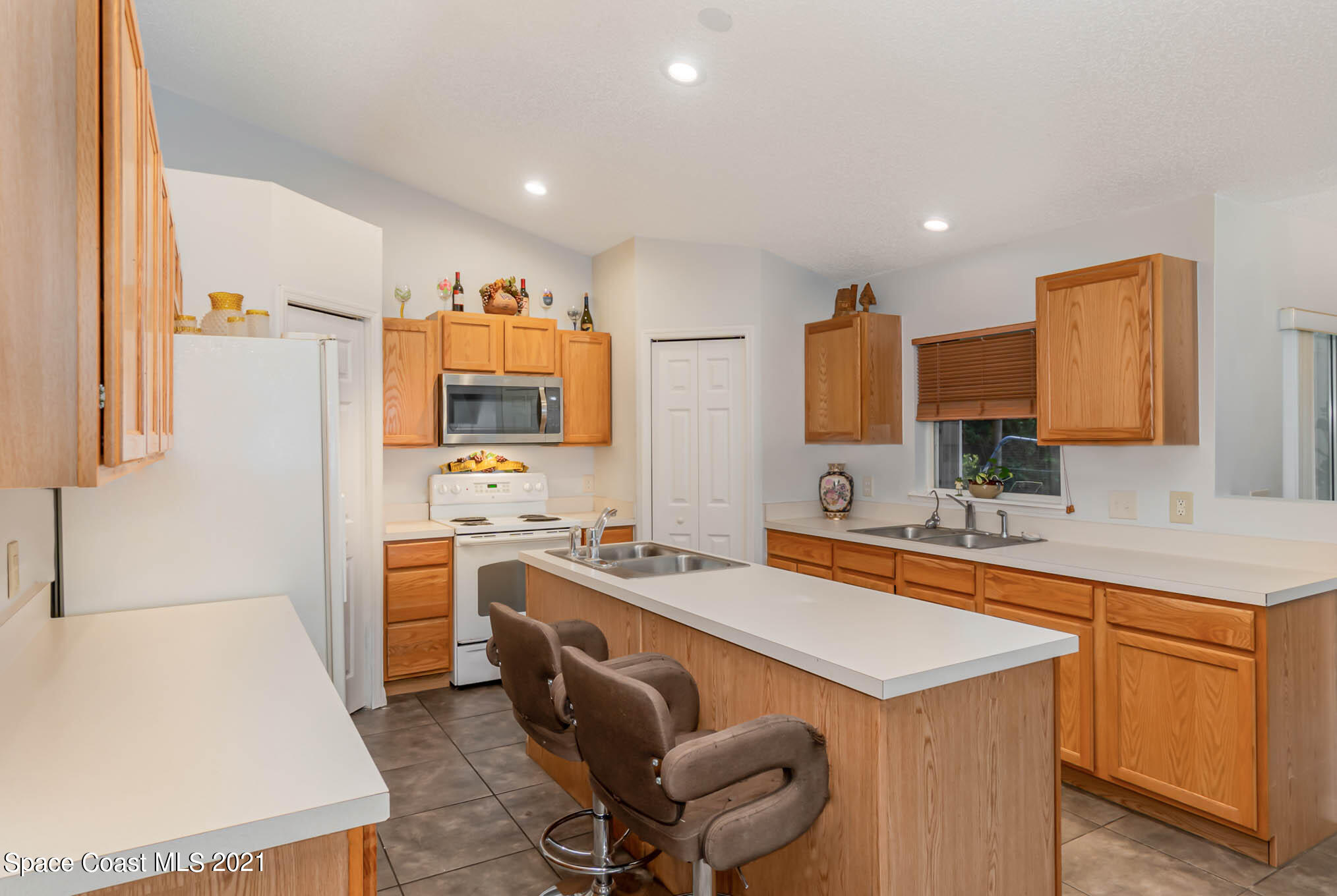 440 Danis Road Southwest Palm Bay, FL 32908 - Photo 10 of 41 Kitchen 2