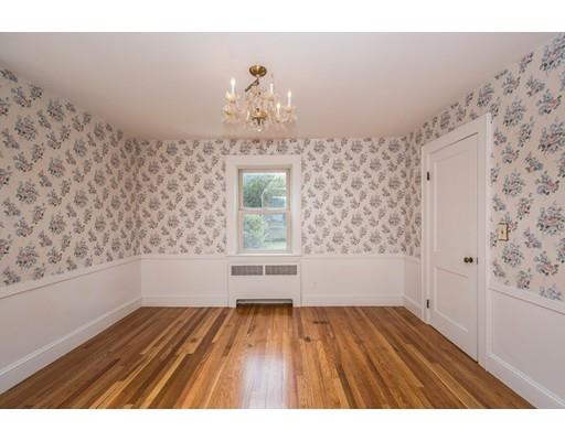 18 Robert Road Marblehead, MA 01945 - Photo 5 of 20 Gallery Image 5