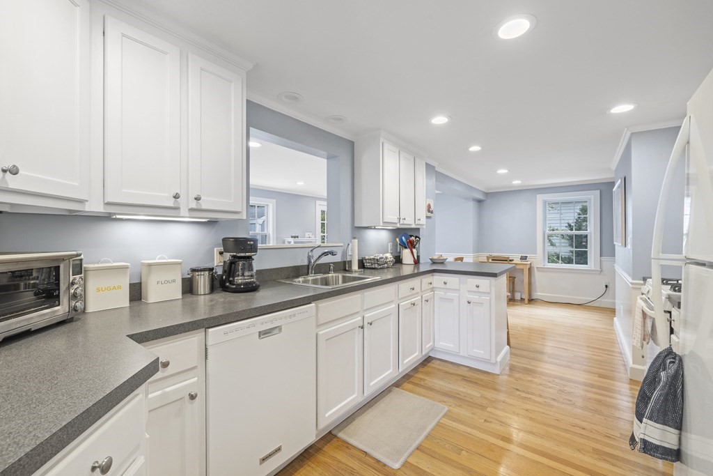 13 Calthrope Road Marblehead, MA 01945 - Photo 11 of 26 Gallery Image 11