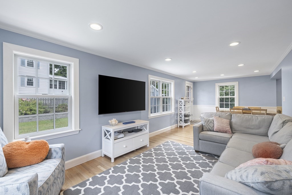 13 Calthrope Road Marblehead, MA 01945 - Photo 14 of 26 Gallery Image 14