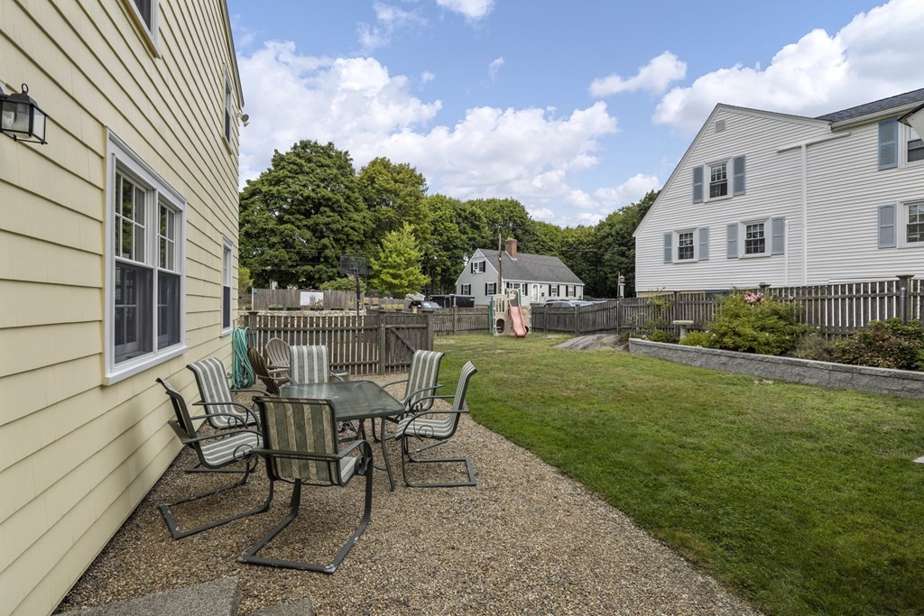 13 Calthrope Road Marblehead, MA 01945 - Photo 4 of 26 Gallery Image 4