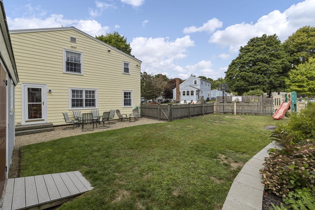 13 Calthrope Road Marblehead, MA 01945 - Photo 5 of 26 Gallery Image 5