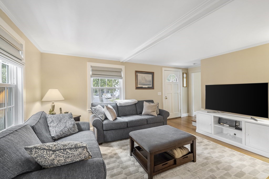 13 Calthrope Road Marblehead, MA 01945 - Photo 7 of 26 Gallery Image 7