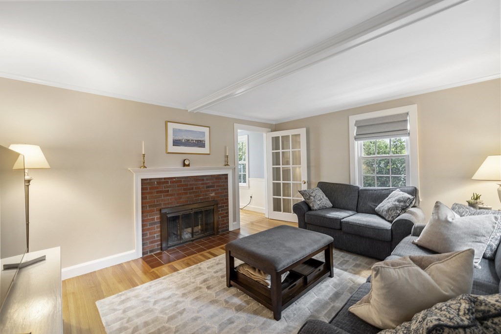 13 Calthrope Road Marblehead, MA 01945 - Photo 8 of 26 Gallery Image 8