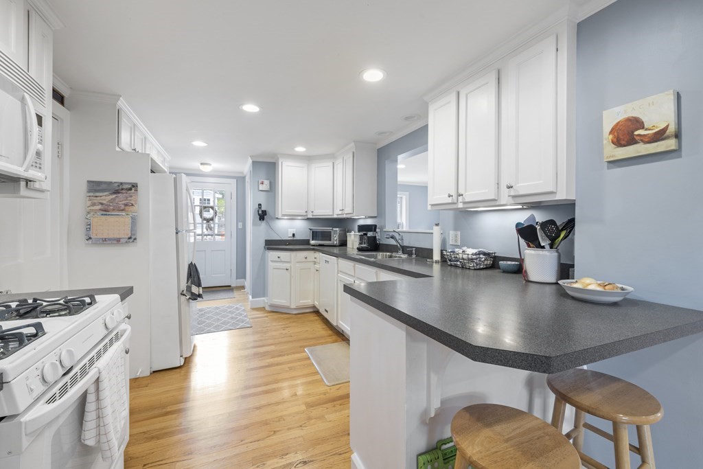 13 Calthrope Road Marblehead, MA 01945 - Photo 10 of 26 Gallery Image 10