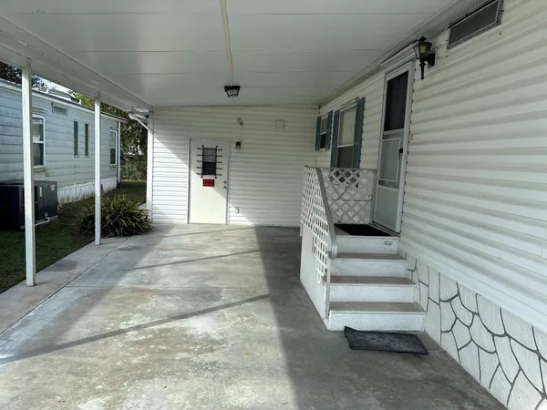 a view of a garage