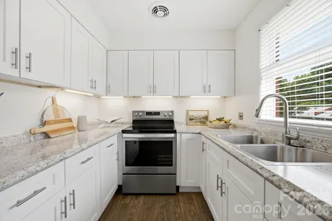 $294,900 | 4500 Woodlark Lane, Charlotte, NC 28211