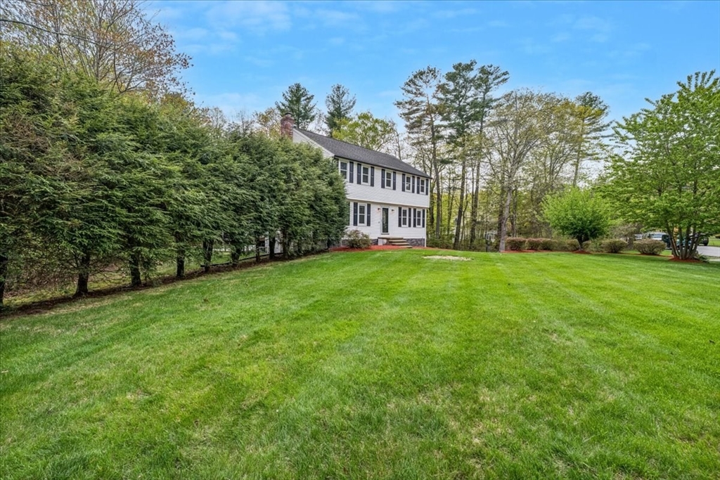 9 Robinhood Road Tyngsborough, MA 01879 - Photo 3 of 41
