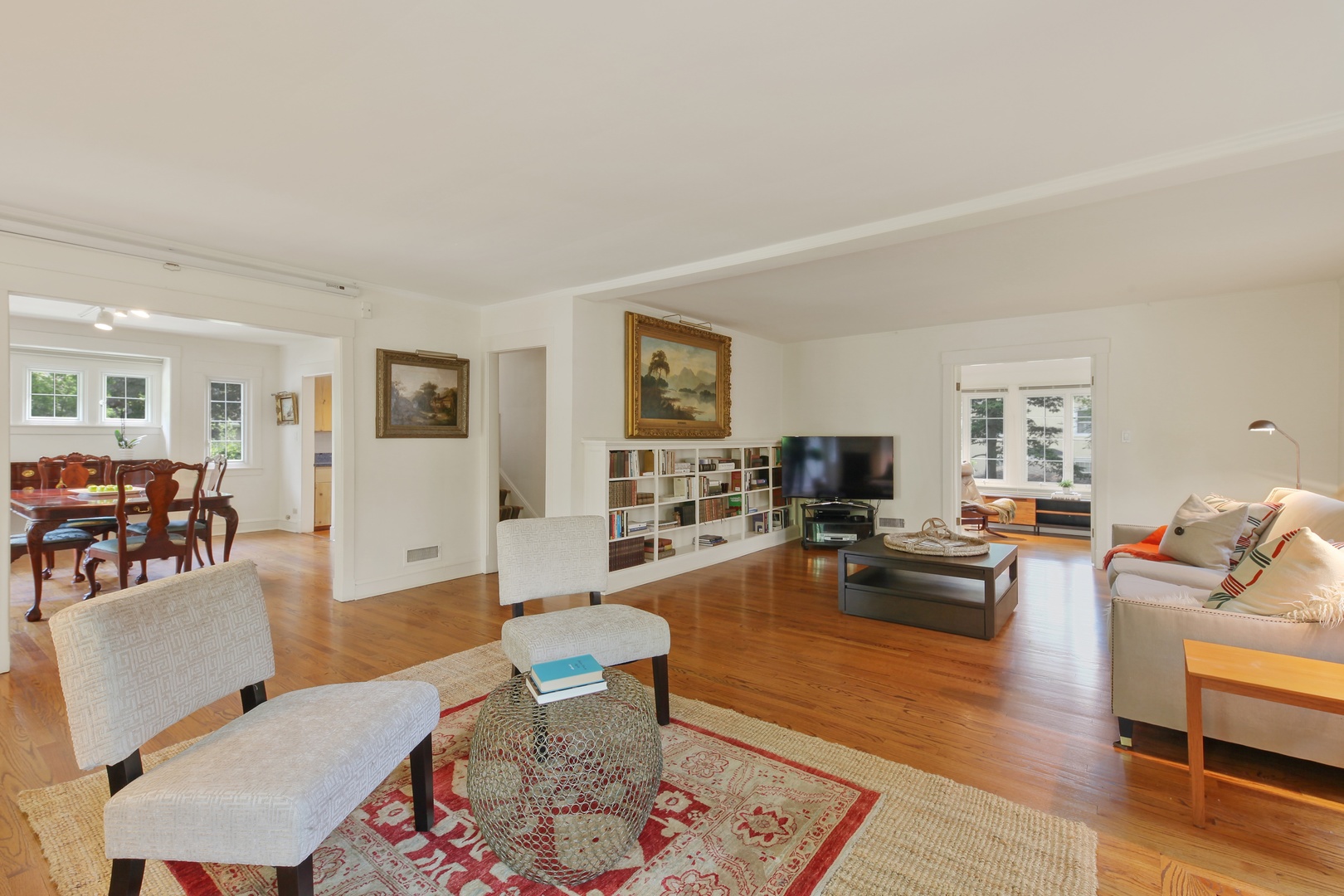 2629 Ridge Avenue Evanston, IL 60201 - Photo 6 of 25 a living room with furniture and a wooden floor