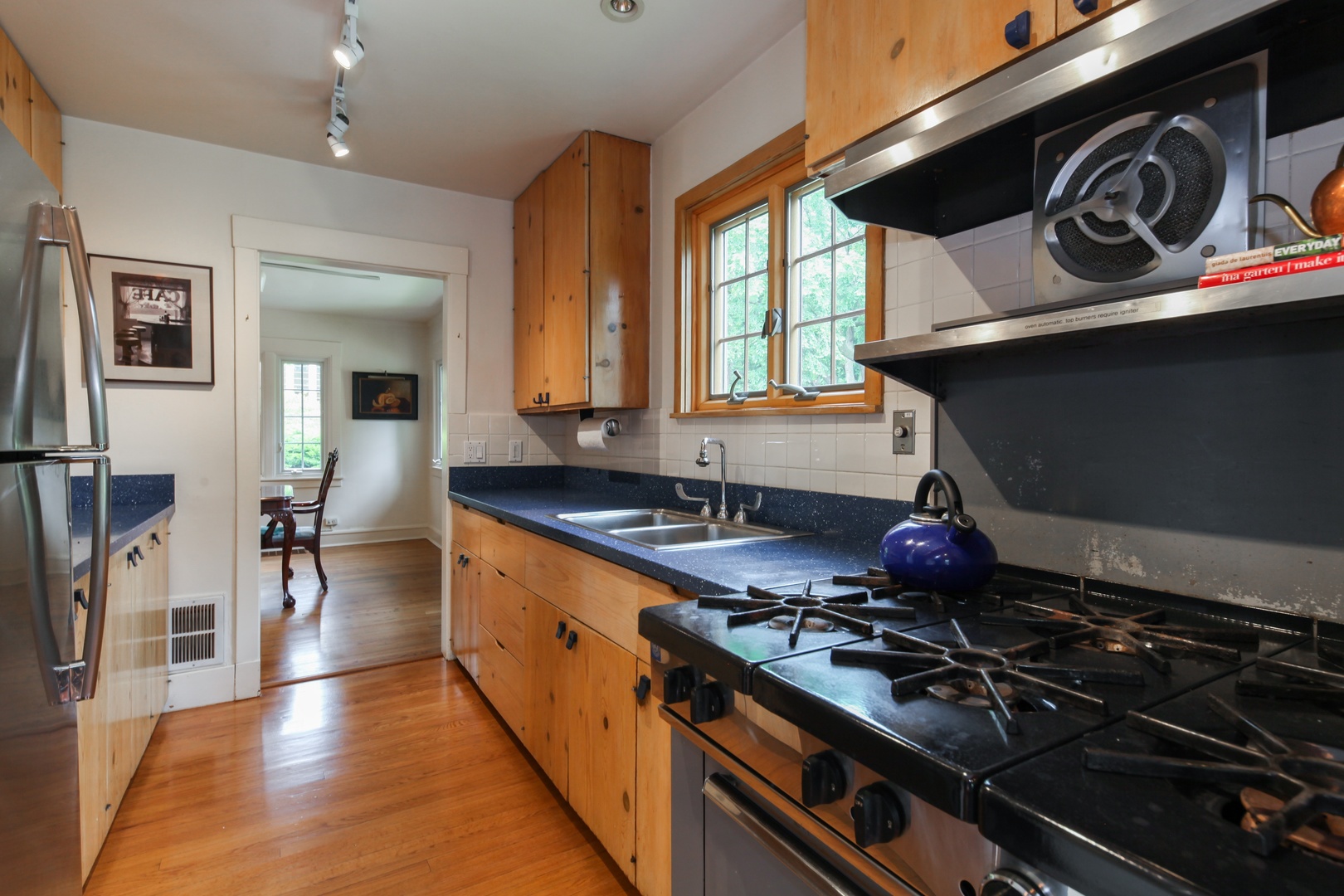 2629 Ridge Avenue Evanston, IL 60201 - Photo 10 of 25 a kitchen with a stove and a sink