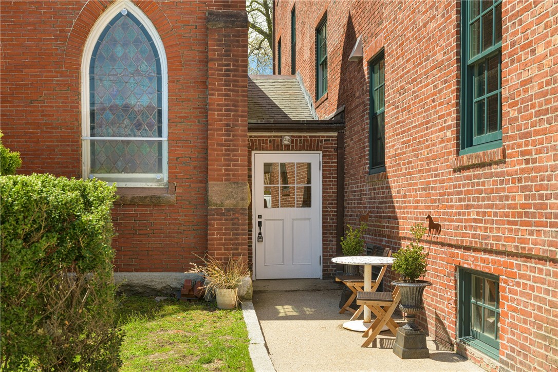 27 High Street, Unit 2 Newport, RI 02840 - Photo 38 of 46