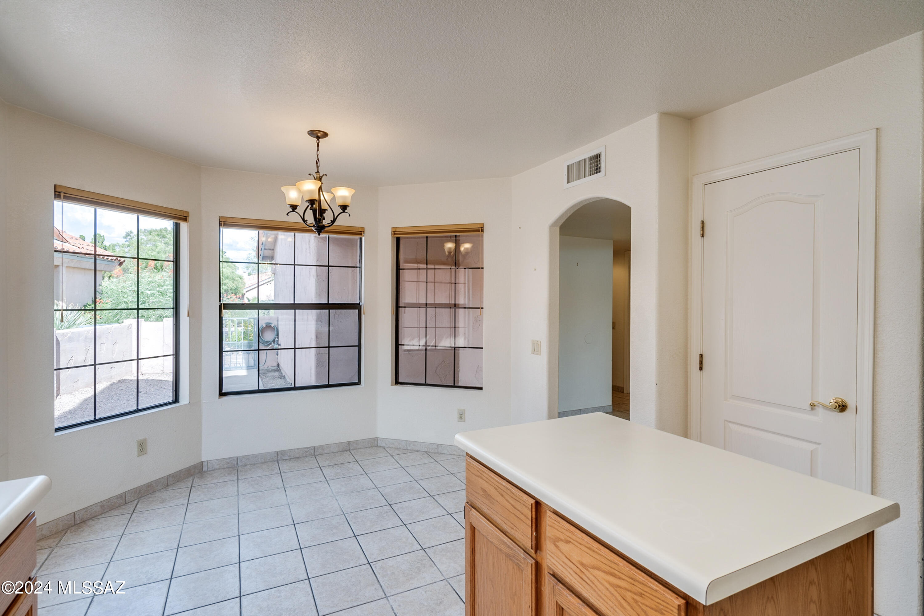 5259 North Mountain Terrace Road Tucson, AZ 85750 - Photo 4 of 38