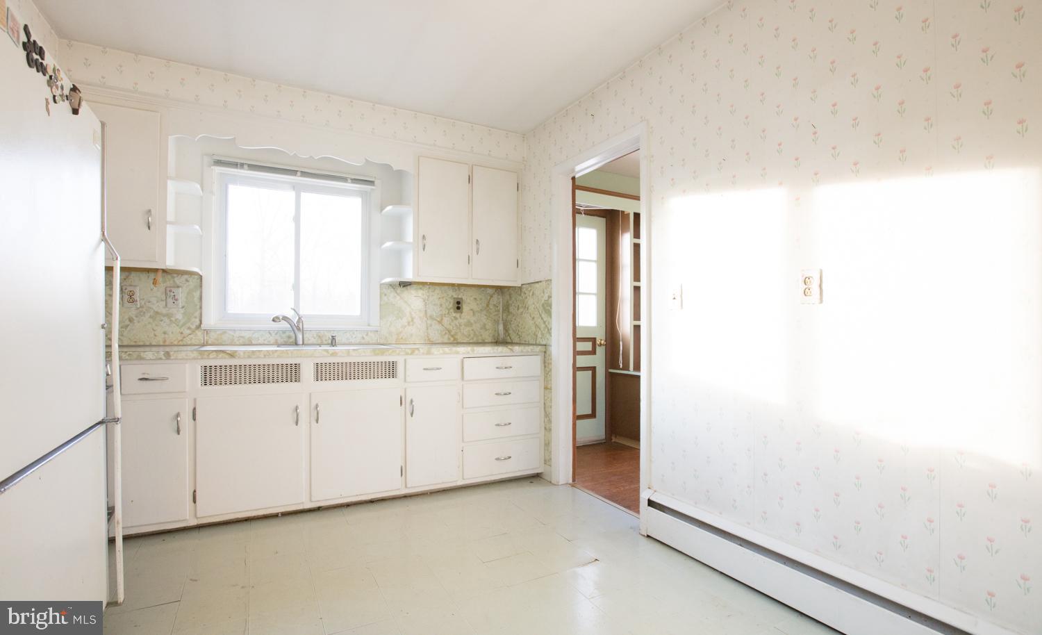 20 Dublin Road Pennington, NJ 08534 - Photo 5 of 12 Kitchen
