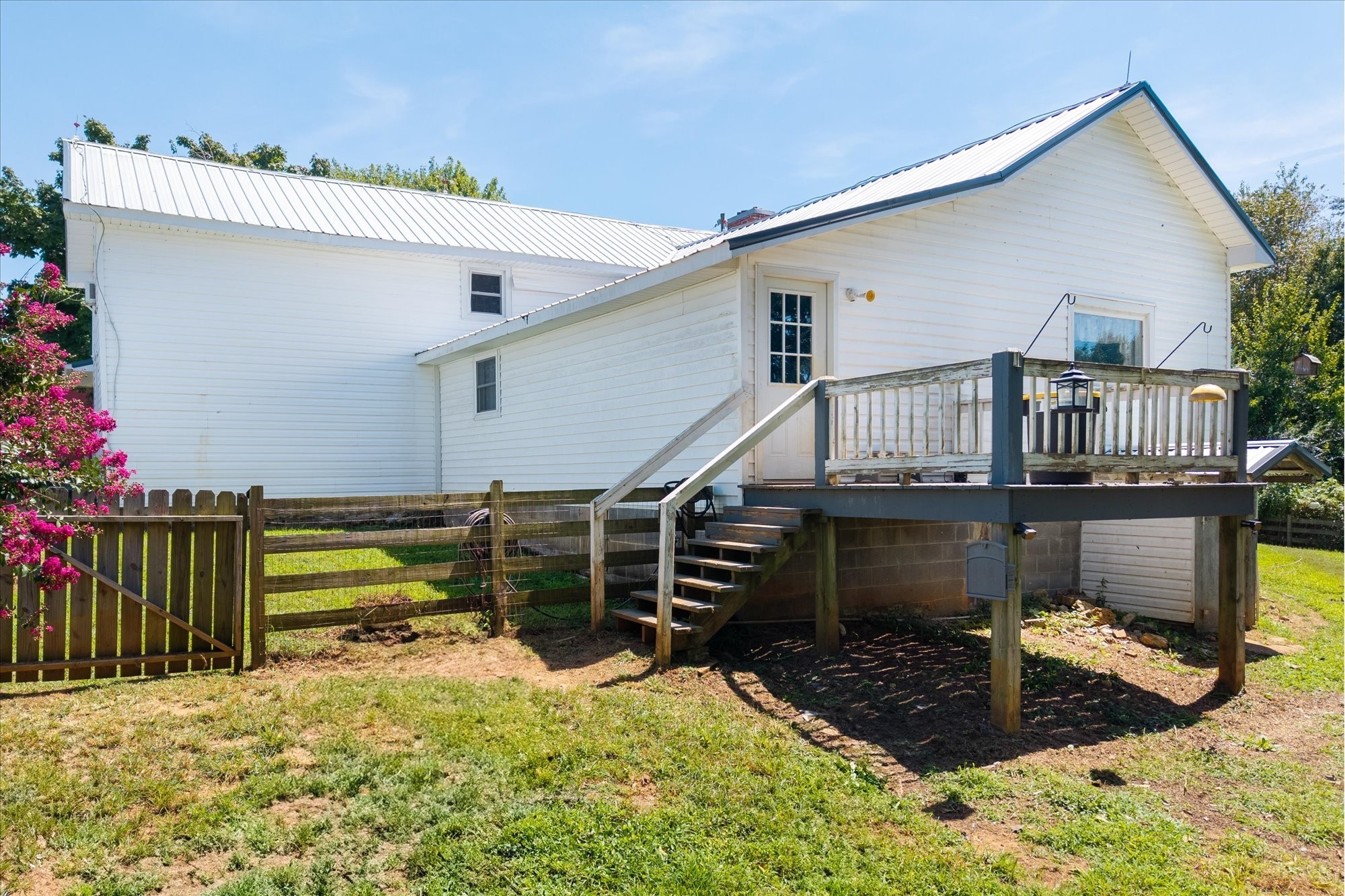 519 John McCoin Road Sparta, TN 38583 - Photo 7 of 27 a front view of a house with wooden fence