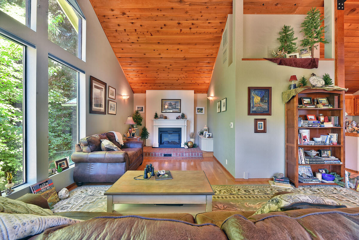 1090 Tunnel Road Glendale, OR 97442 - Photo 19 of 53 18