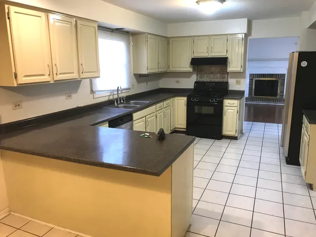 $2,995 | 1120 Fieldstone Lane, Bartlett, IL 60103