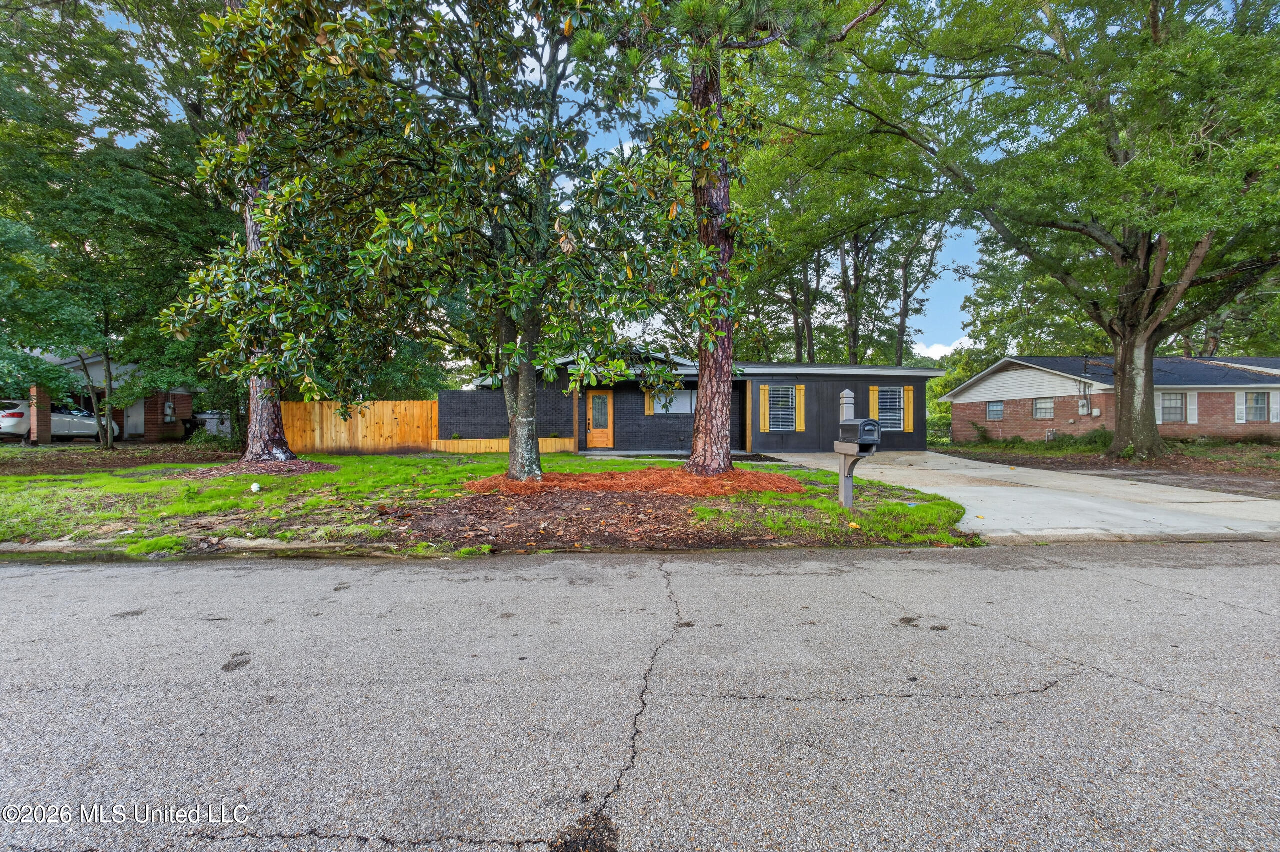 2919 Prince George Road Hattiesburg, MS 39402 - Photo 3 of 27 IMG_1209