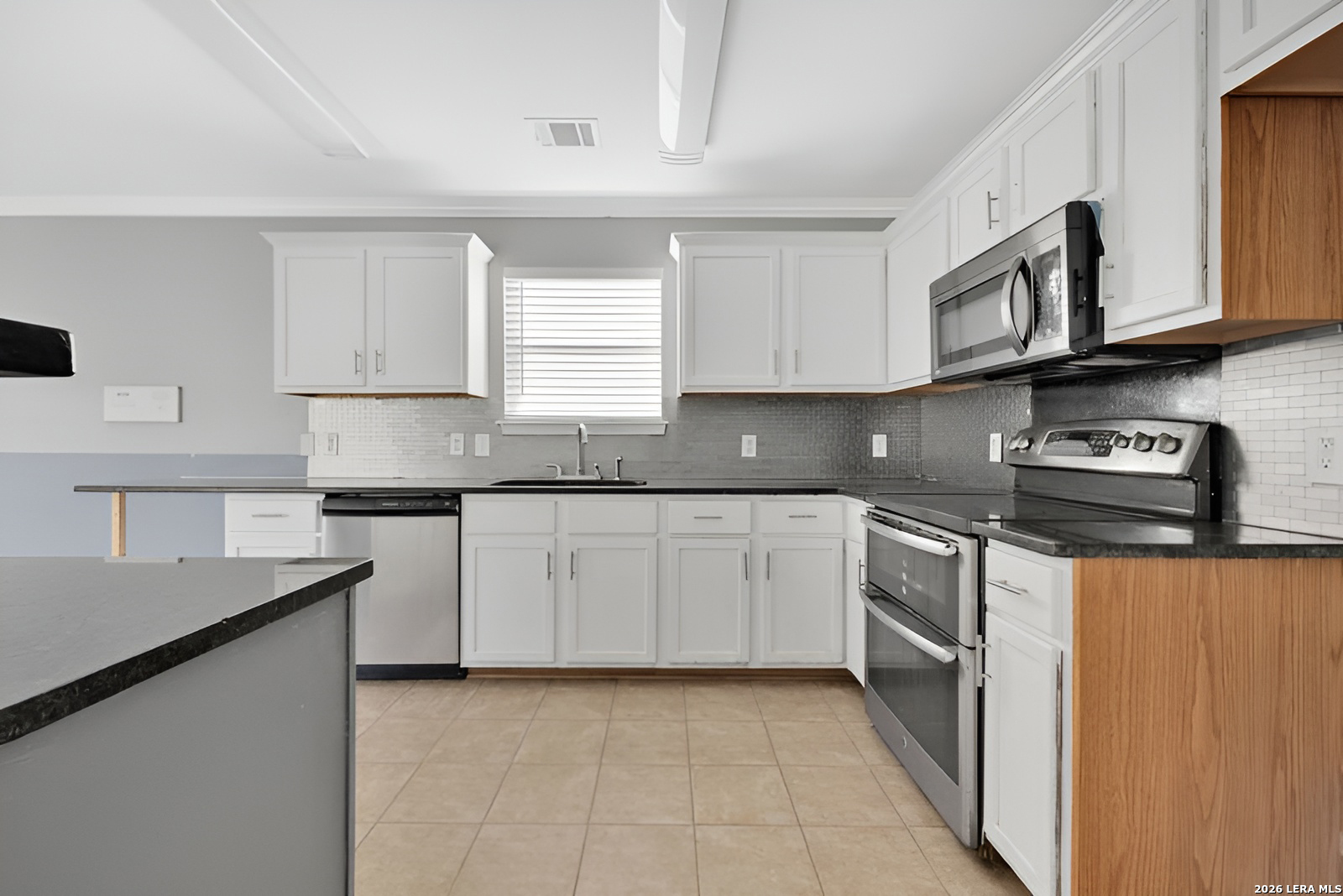 9427 Anderson Way Converse, TX 78109 - Photo 11 of 31