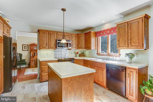 854 Furnace Hills Pike Lititz, PA 17543 - Photo 12 of 50 Sunny & Bright