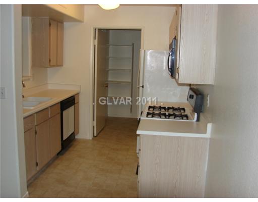7885 West Flamingo Road, Unit 1117 Las Vegas, NV 89147 - Photo 5 of 9 Kitchen.