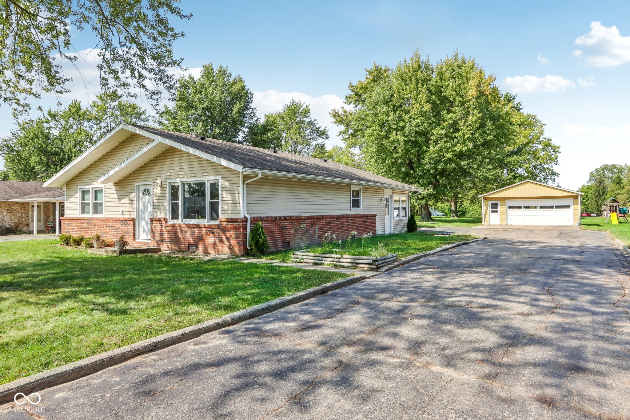 1406 Roe Avenue Alexandria, IN 46001 - Photo 3 of 32 Gallery Image 3