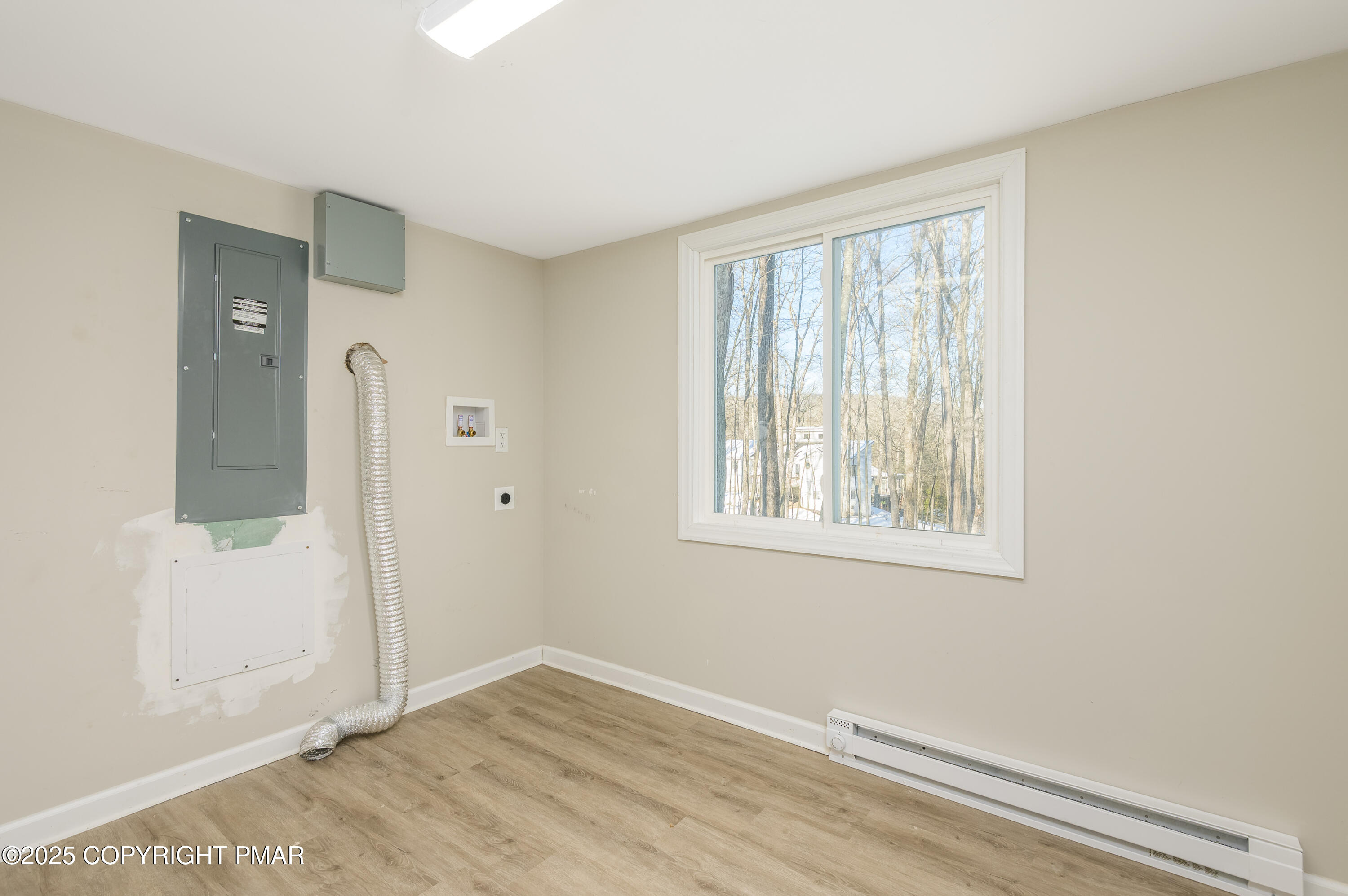 6151 Kansa Road East Stroudsburg, PA 18302 - Photo 19 of 26 an empty room with window