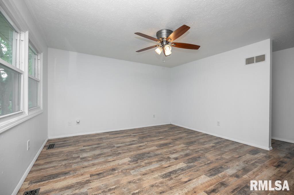 2003 Chicory Road Pekin, IL 61554 - Photo 12 of 35