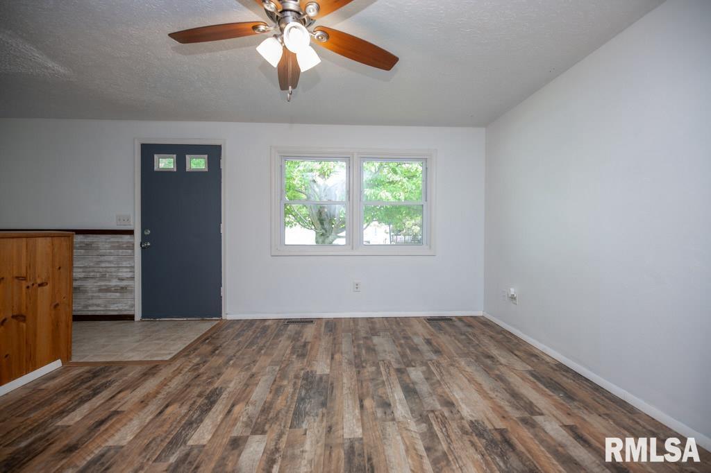 2003 Chicory Road Pekin, IL 61554 - Photo 14 of 35