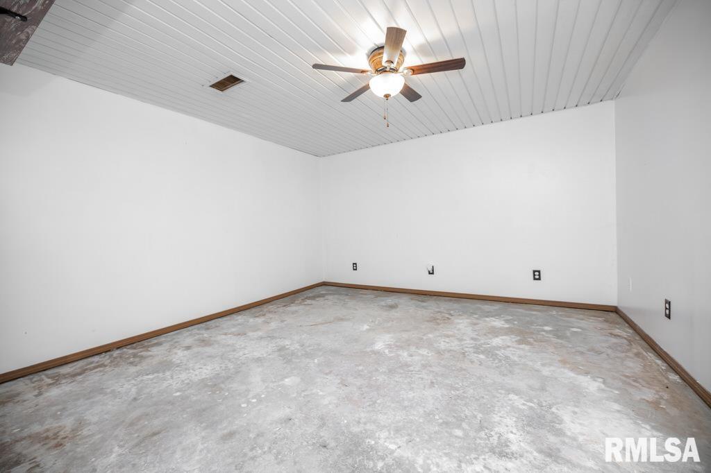 2003 Chicory Road Pekin, IL 61554 - Photo 32 of 35