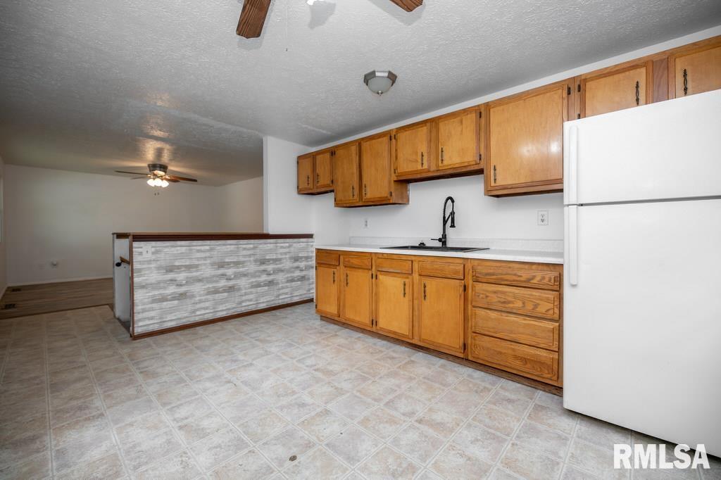 2003 Chicory Road Pekin, IL 61554 - Photo 8 of 35