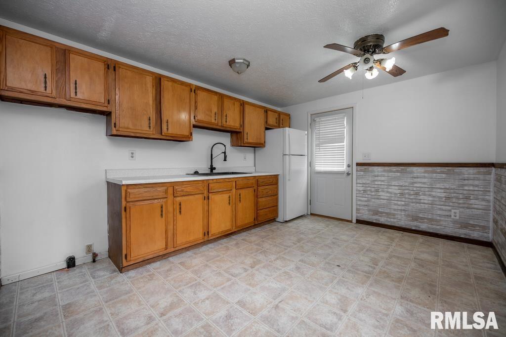 2003 Chicory Road Pekin, IL 61554 - Photo 9 of 35