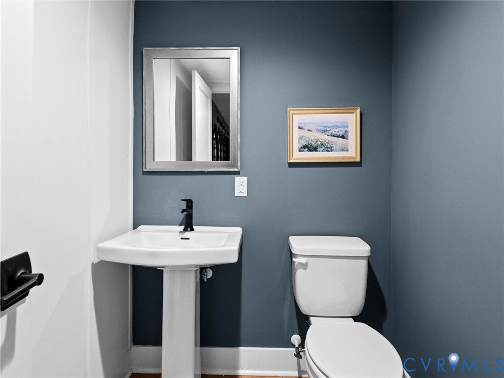 200 North Ridge Road Henrico, VA 23229 - Photo 66 of 85 a bathroom with a toilet a sink and mirror