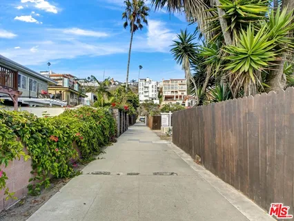 $2,295,000 | 104 Sunridge Street, Playa del Rey, CA 90293