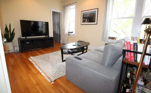 $3,850 | 486 Shawmut Avenue, Unit 5, Boston, MA 02118