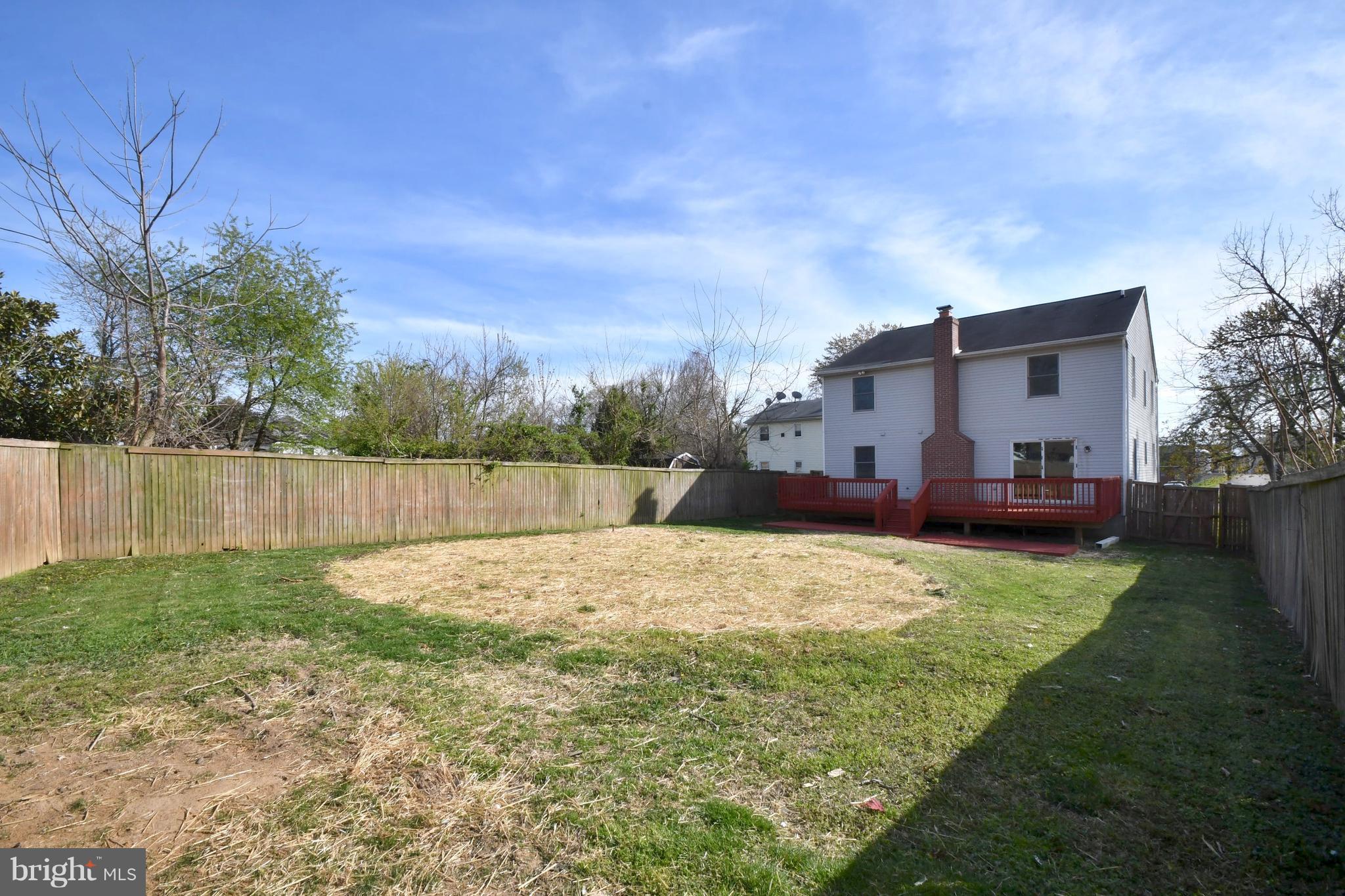 327 Riverside Drive Baltimore, MD 21221 - Photo 2 of 30 Expansive Yard