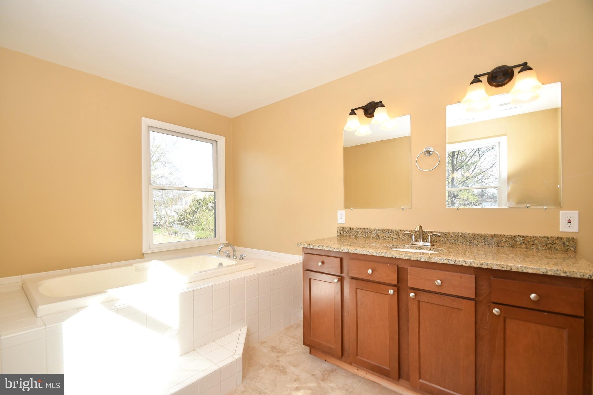 327 Riverside Drive Baltimore, MD 21221 - Photo 21 of 30 Bath (Master)