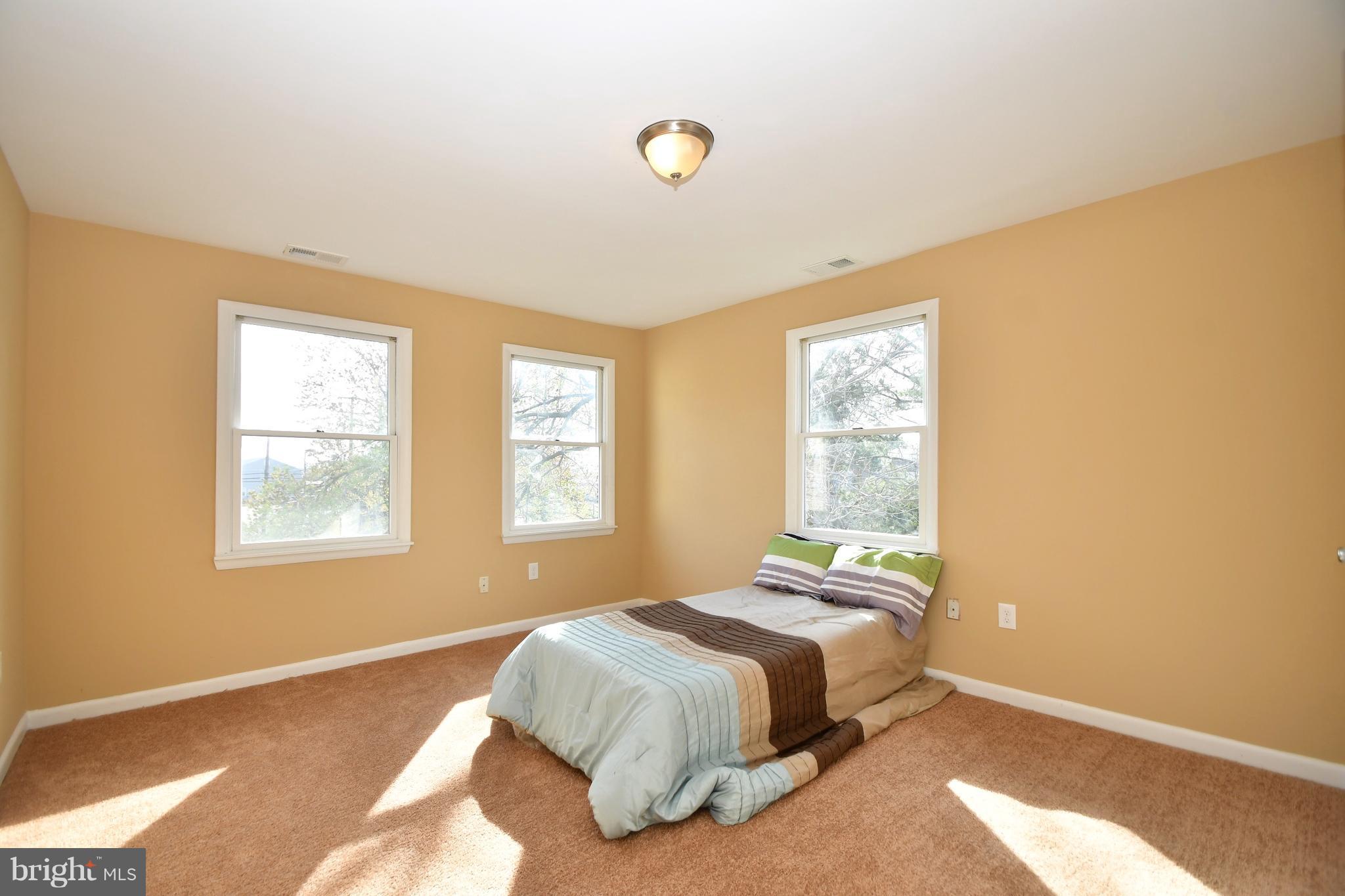 327 Riverside Drive Baltimore, MD 21221 - Photo 25 of 30 Bath (Master)