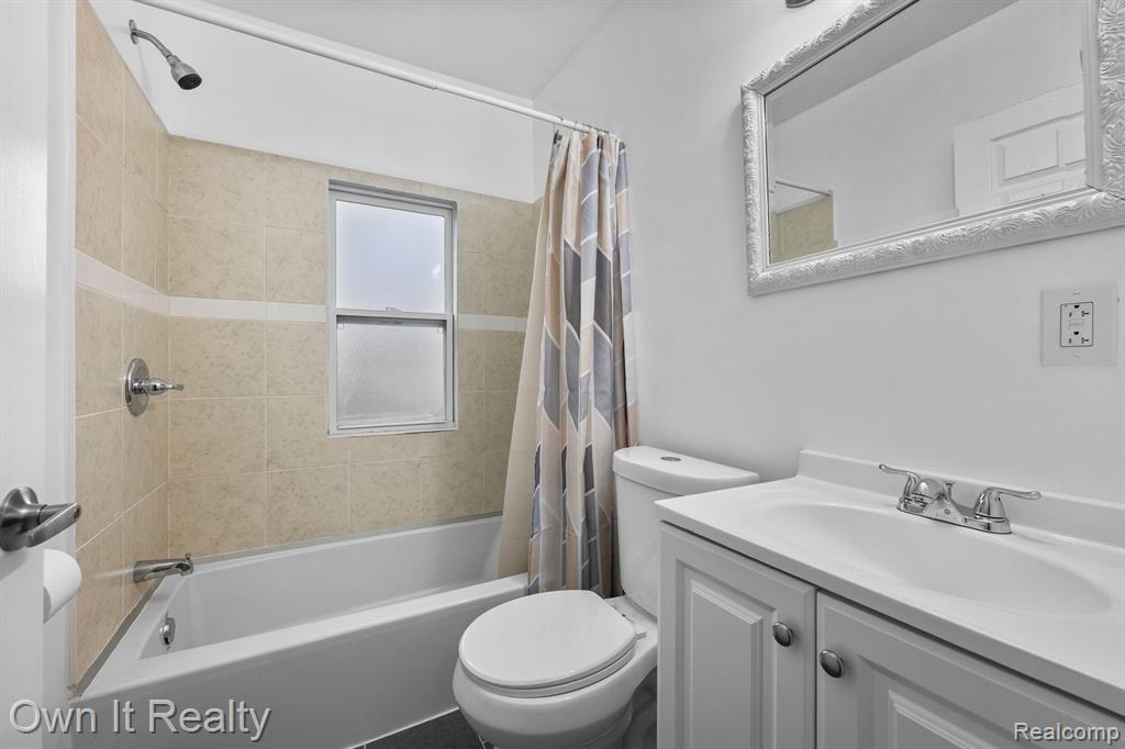 7335 Maple Street Dearborn, MI 48126 - Photo 16 of 34