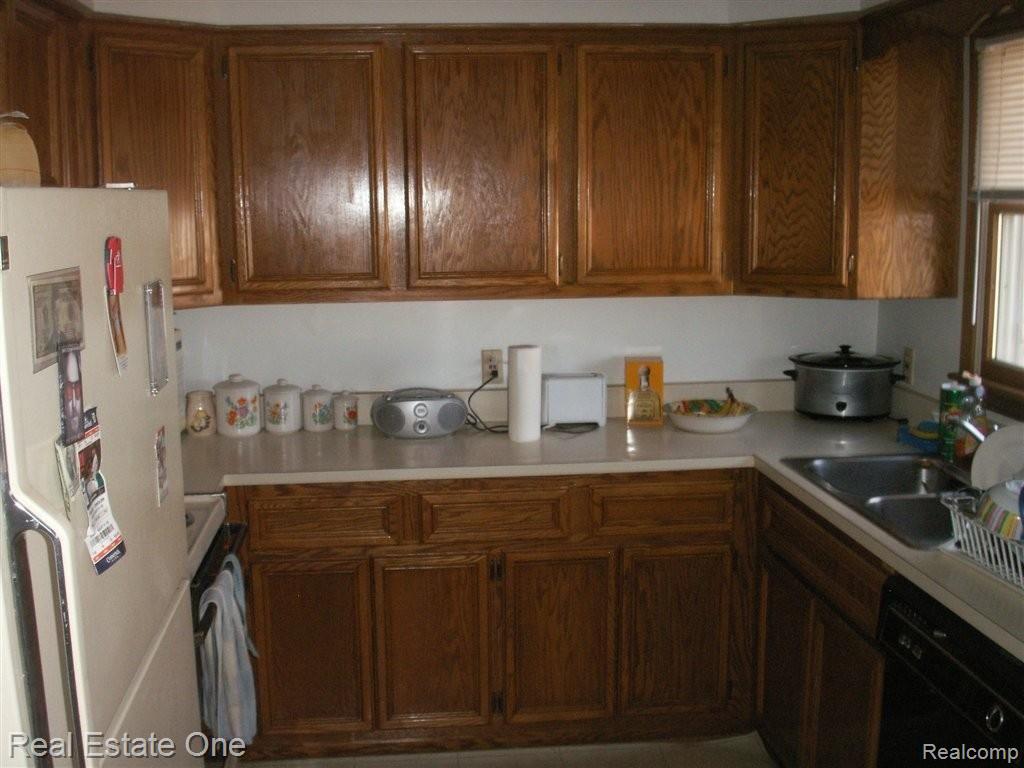 4418 South Rochester Road, Unit 8 Royal Oak, MI 48073 - Photo 6 of 13 019.JPG