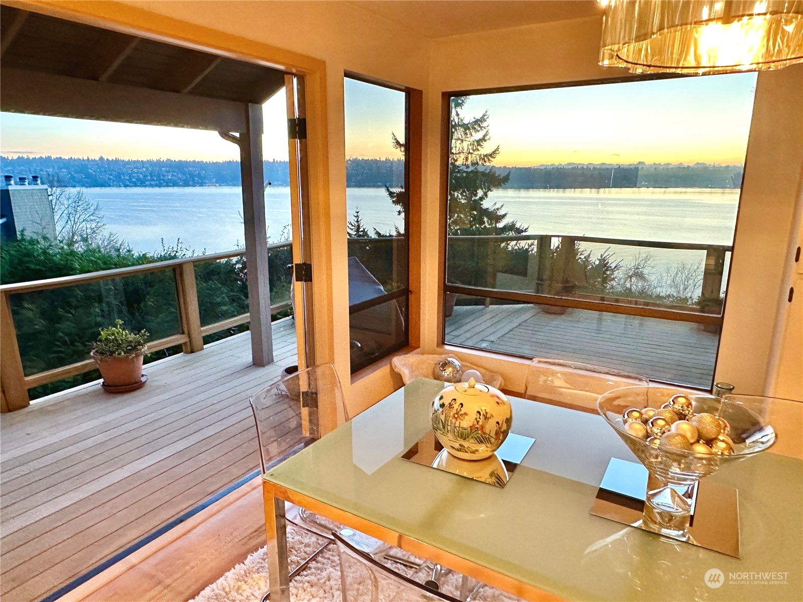 8045 West Mercer Way Mercer Island, WA 98040 - Photo 17 of 38 a outdoor space with furniture