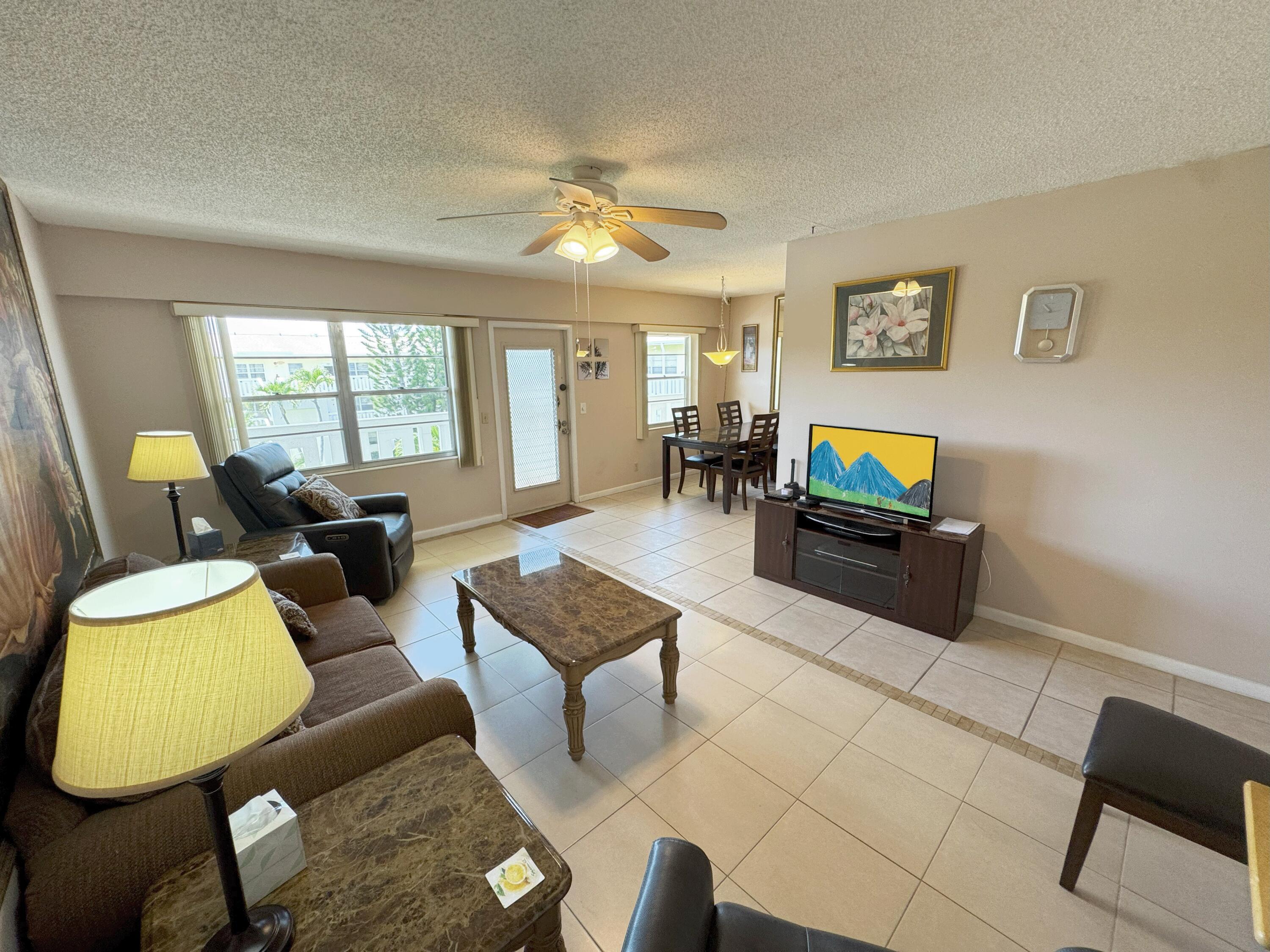 125 Dorset C Boca Raton, FL 33434 - Photo 4 of 24 livingroom1