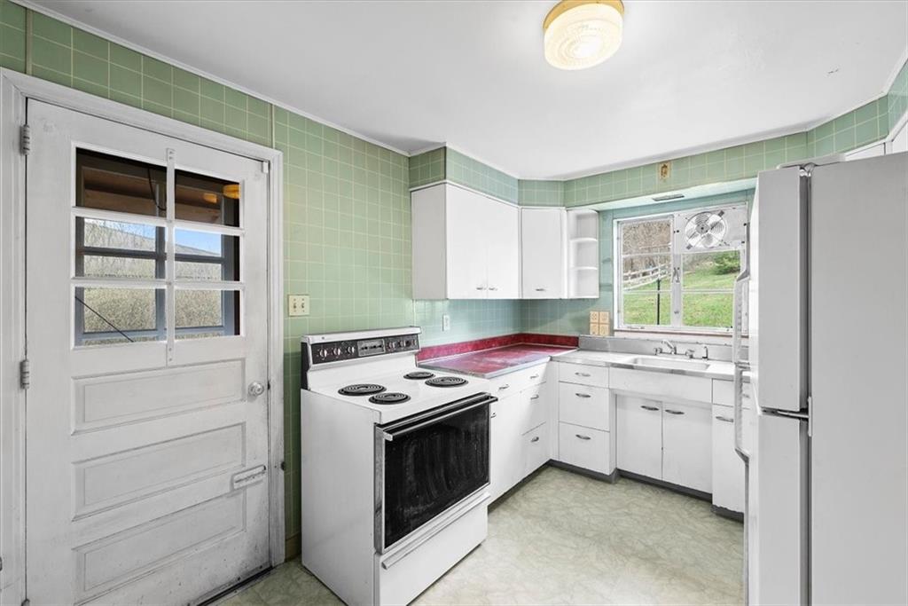 303 Idlewood Road Pittsburgh, PA 15235 - Photo 11 of 31 Gallery Image 11