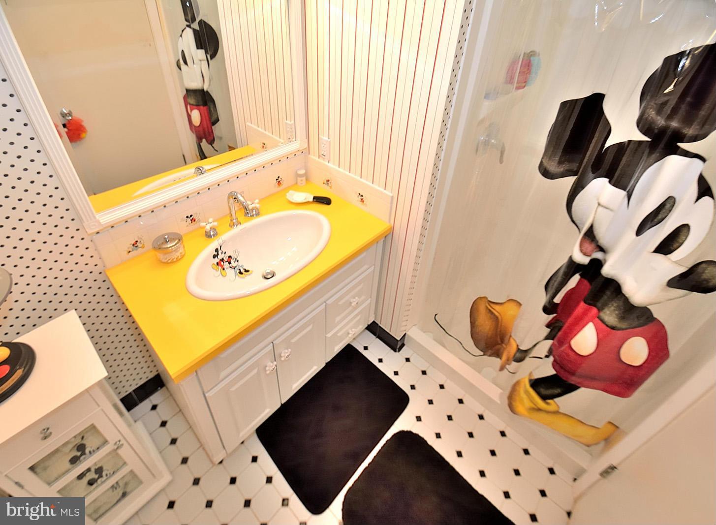 1608 Waters Edge Lane Reston, VA 20190 - Photo 17 of 27 a bathroom with a bathtub and sink
