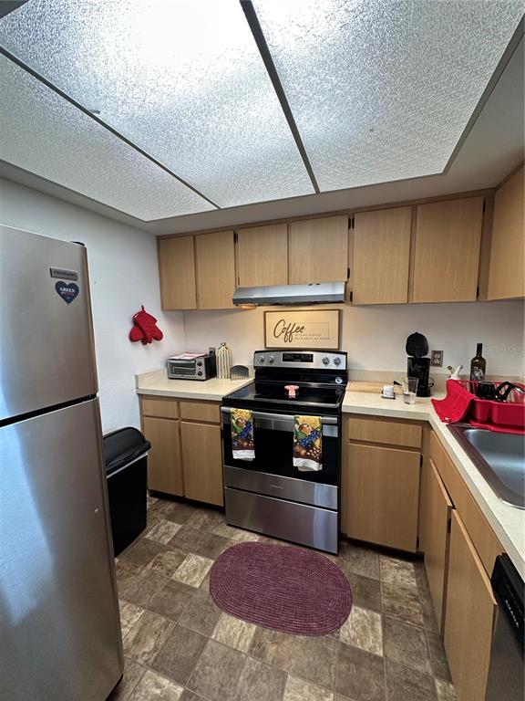 584 Fairways Lane, Unit F202 Ocala, FL 34472 - Photo 10 of 17 a kitchen with a sink stove and refrigerator