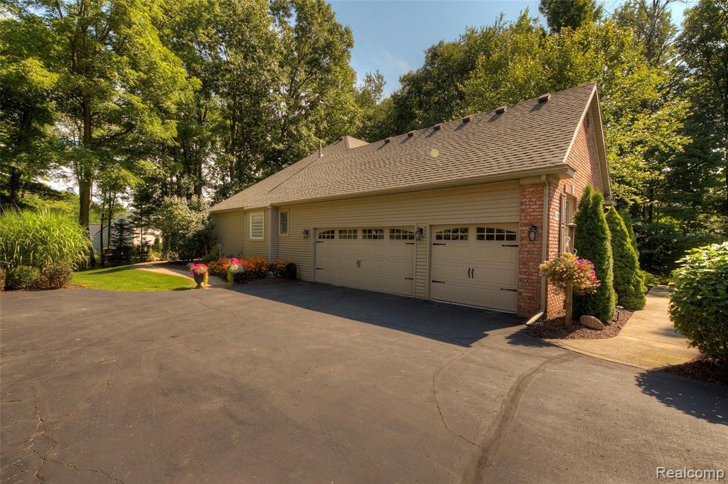 3100 Ridley Way Howell, MI 48843 - Photo 2 of 55