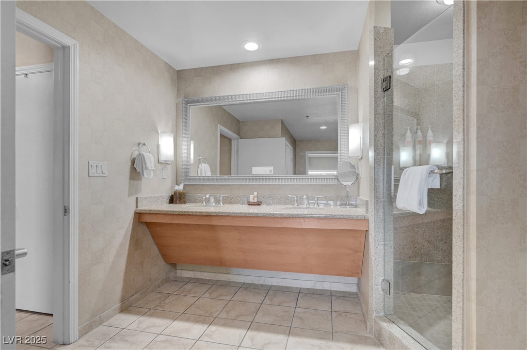 211 East Flamingo Road, Unit 1211 Las Vegas, NV 89169 - Photo 11 of 22 Double sink with nice large mirror