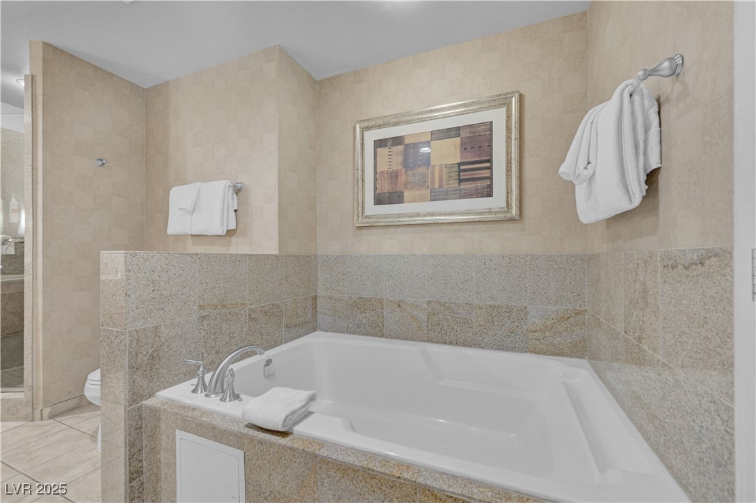 211 East Flamingo Road, Unit 1211 Las Vegas, NV 89169 - Photo 14 of 22 Tub for 2