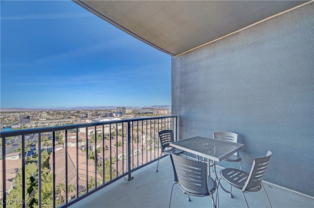 211 East Flamingo Road, Unit 1211 Las Vegas, NV 89169 - Photo 15 of 22 Terrace with table and chairs