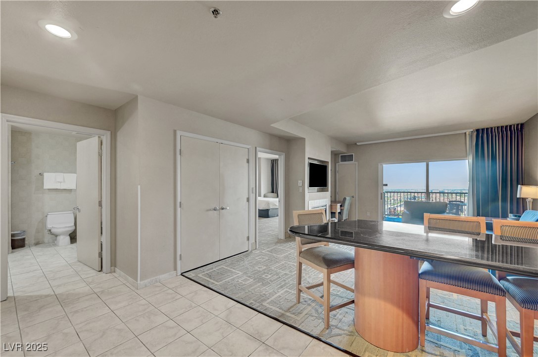 211 East Flamingo Road, Unit 1211 Las Vegas, NV 89169 - Photo 4 of 22 Kitchen with bar chairs around the dining nook
