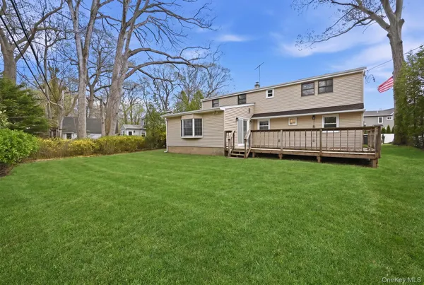 a view of a house with a back yard